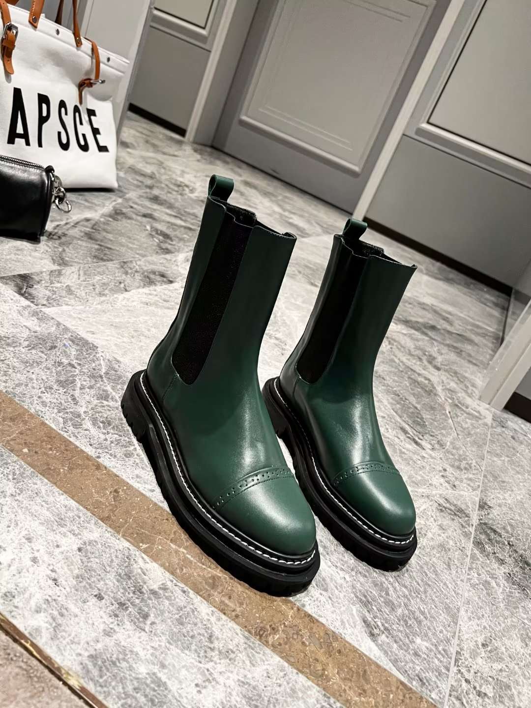 New Fashion LV Women Shoes L035