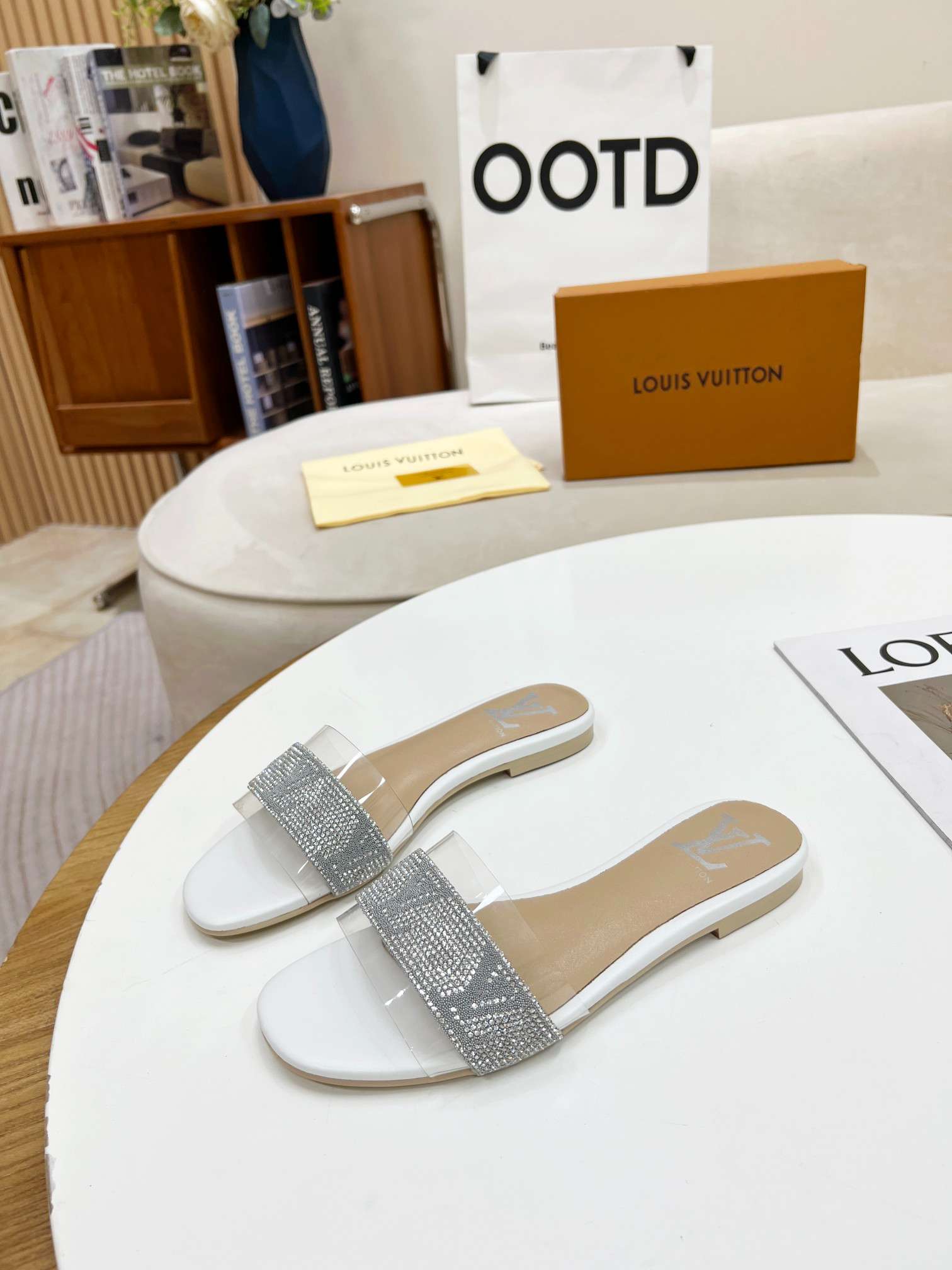 New Fashion LV Women Shoes L064