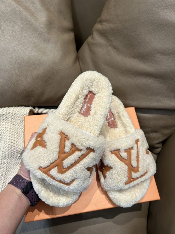 New Fashion LV Women Shoes L424
