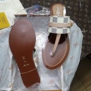 New Fashion LV Women Shoes L012