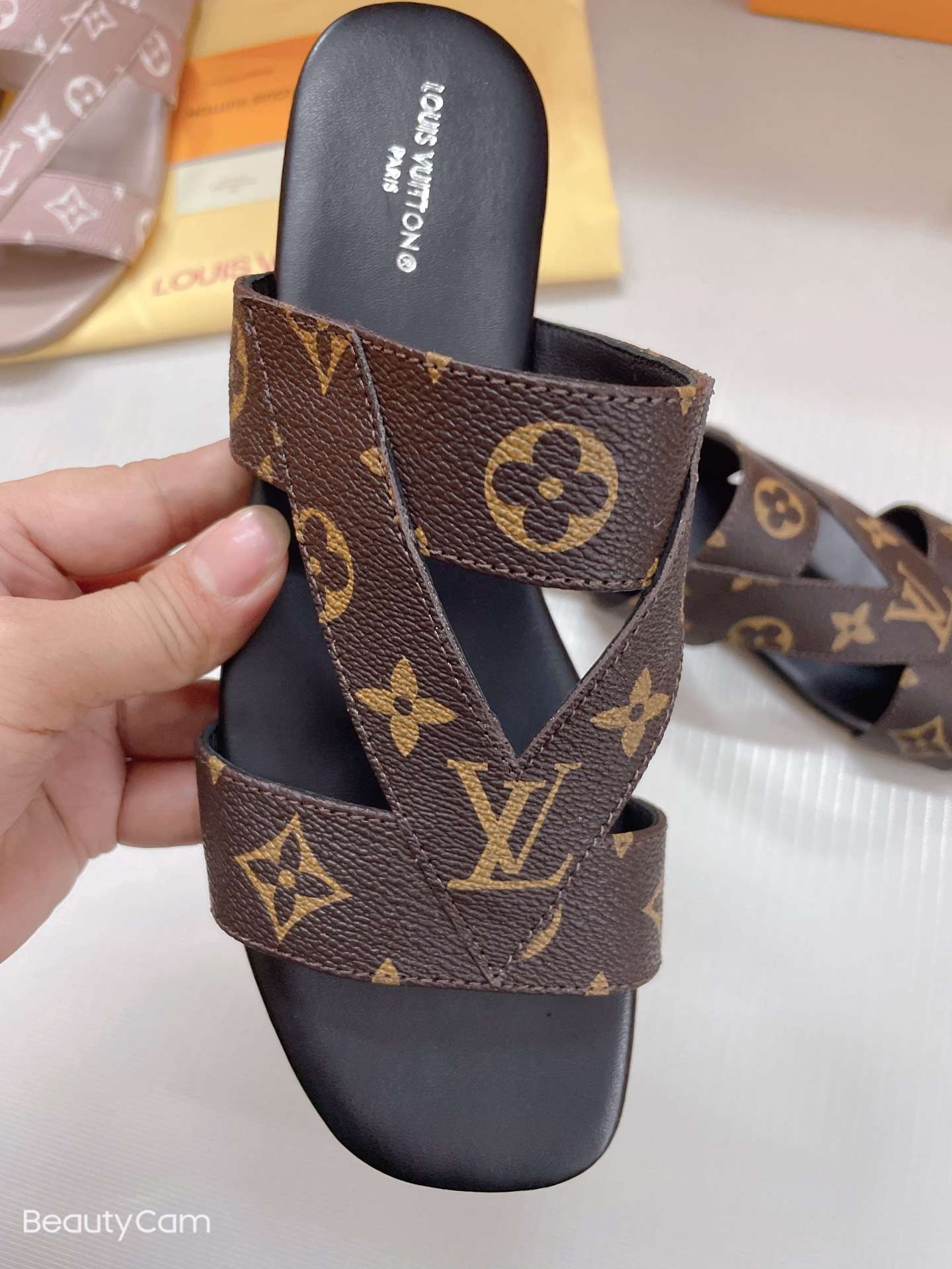 New Fashion LV Women Shoes L049