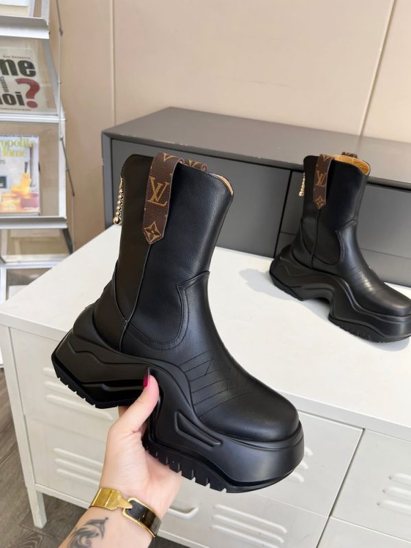New Fashion LV Women Shoes 304 PA