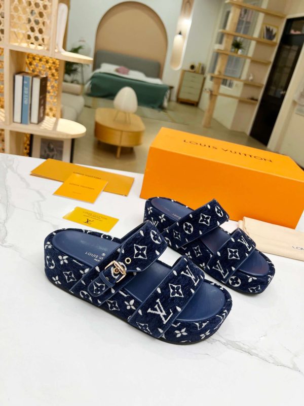 New Fashion LV Women Shoes 164 PA