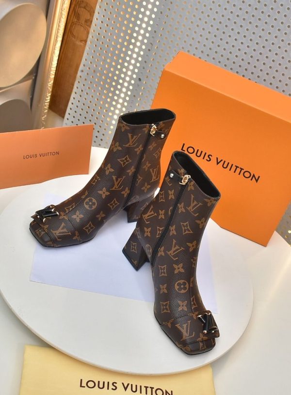 New Fashion LV Women Shoes 300 PA
