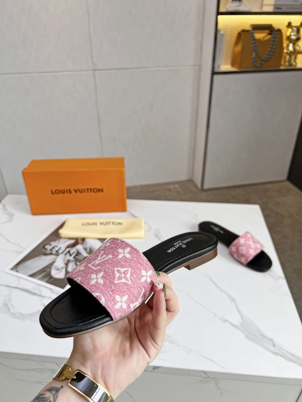 New Fashion LV Women Shoes 172 PA