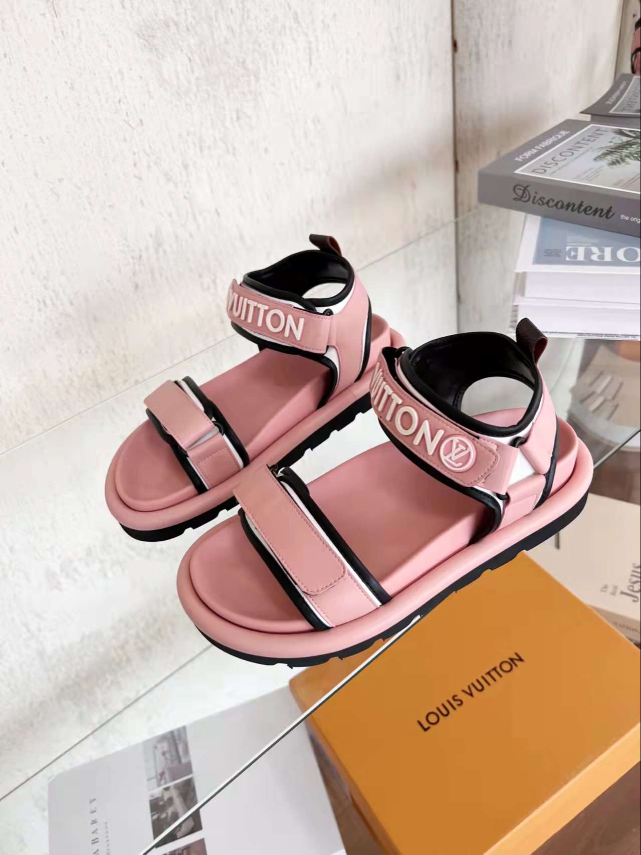 New Fashion LV Women Shoes L047