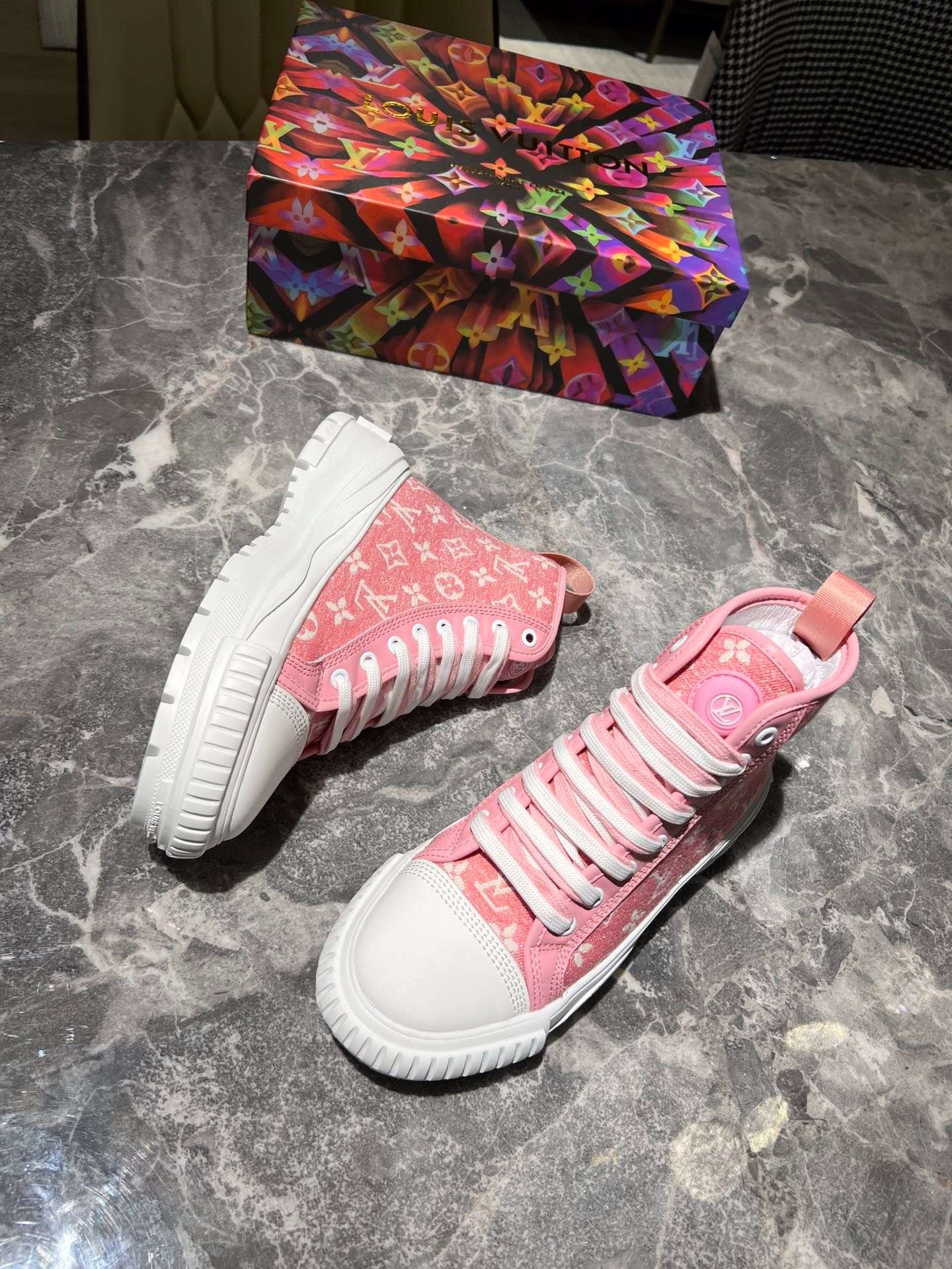 New Fashion LV Women Shoes L304