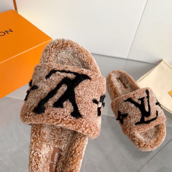 New Fashion LV Women Shoes 334 PA