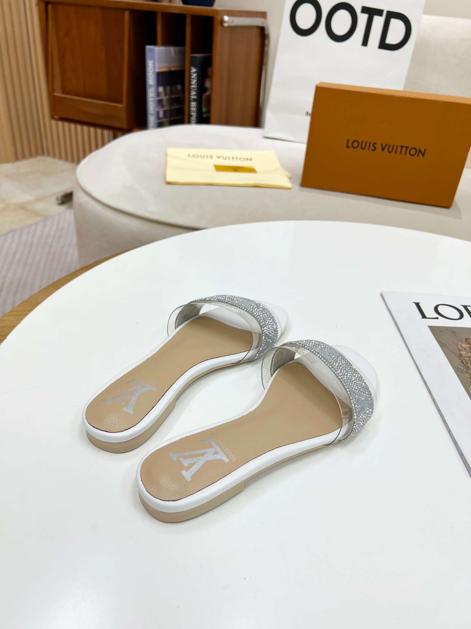 New Fashion LV Women Shoes L064