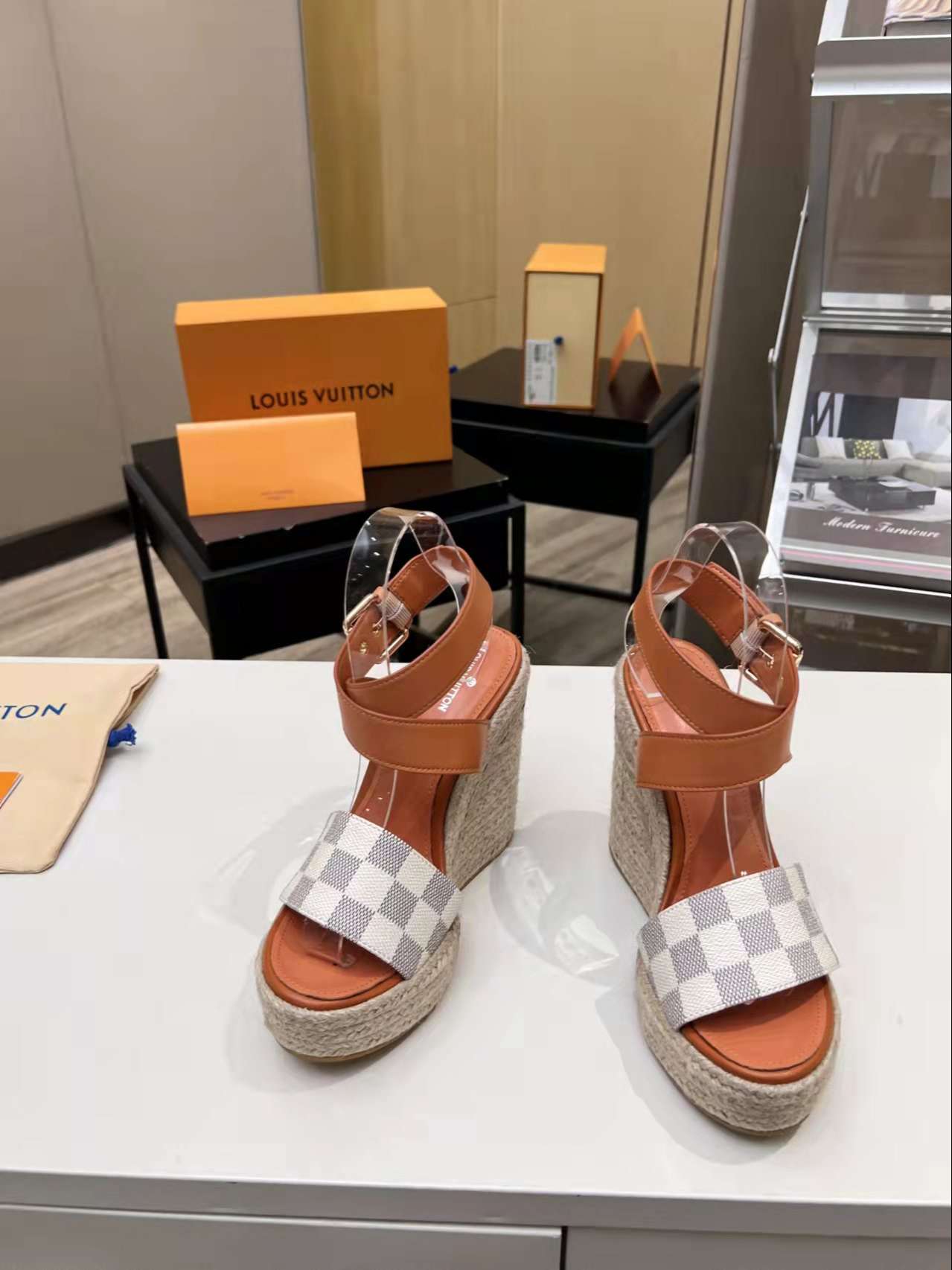 New Fashion LV Women Shoes L044