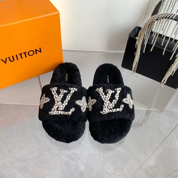 New Fashion LV Women Shoes 346 PA