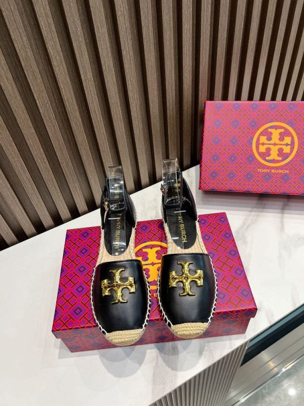 New Fashion LV Women Shoes 272 PA