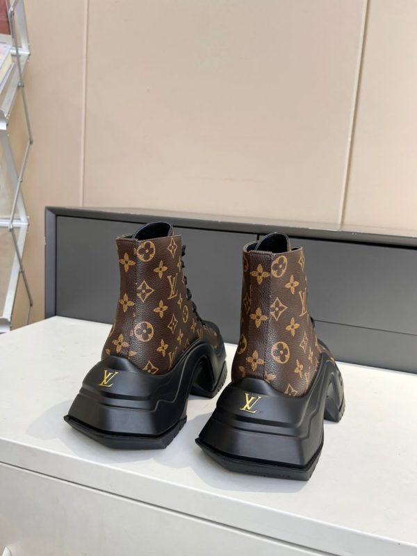 New Fashion LV Women Shoes 313 PA
