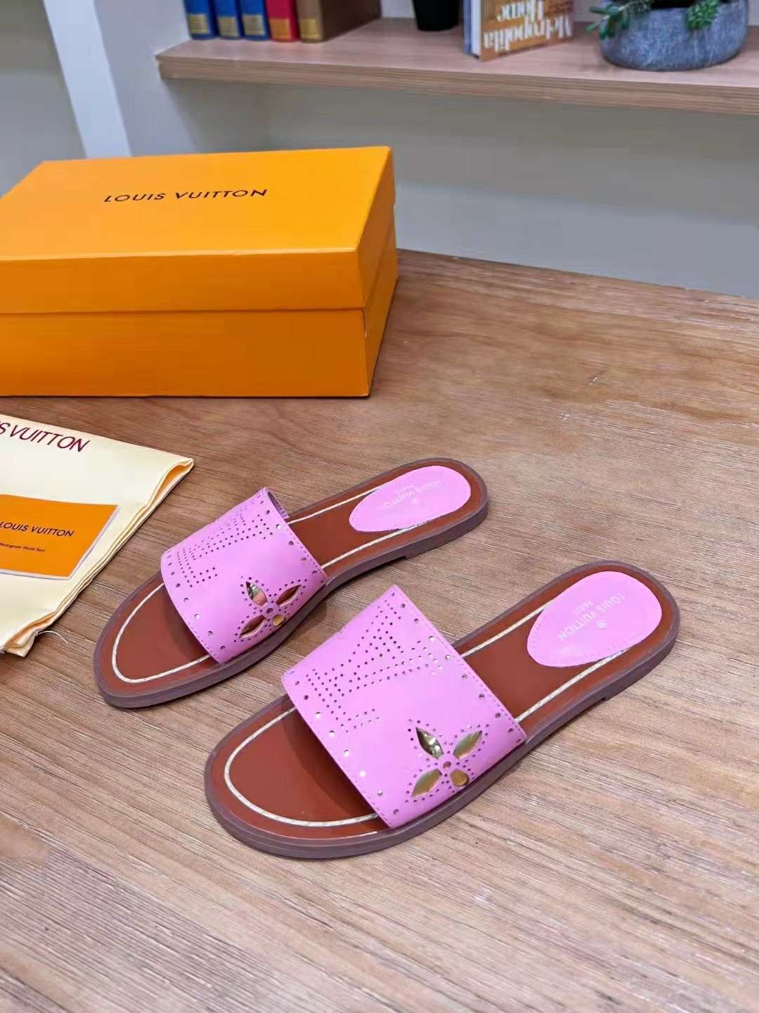 New Fashion LV Women Shoes L058