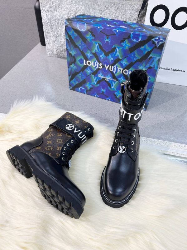 New Fashion LV Women Shoes 323 PA