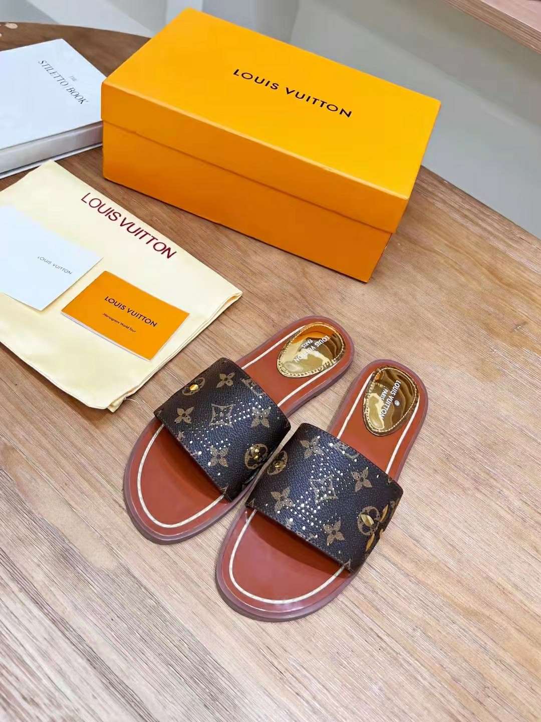 New Fashion LV Women Shoes L058