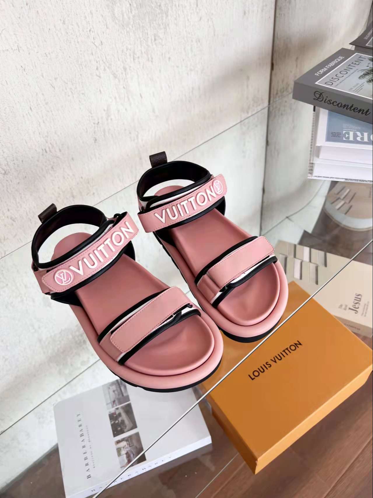 New Fashion LV Women Shoes L047