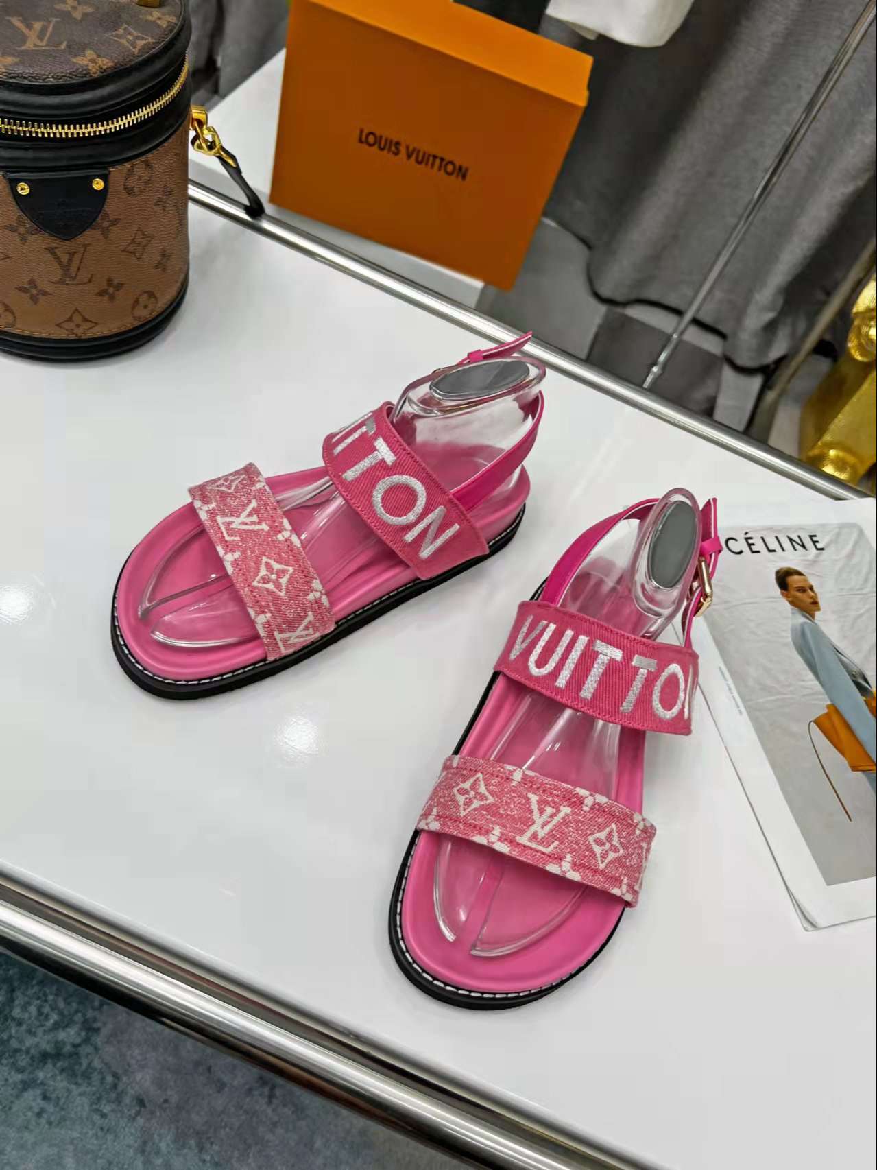 New Fashion LV Women Shoes L050