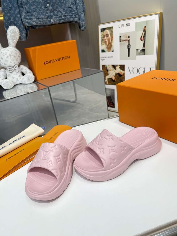New Fashion LV Women Shoes 157 PA