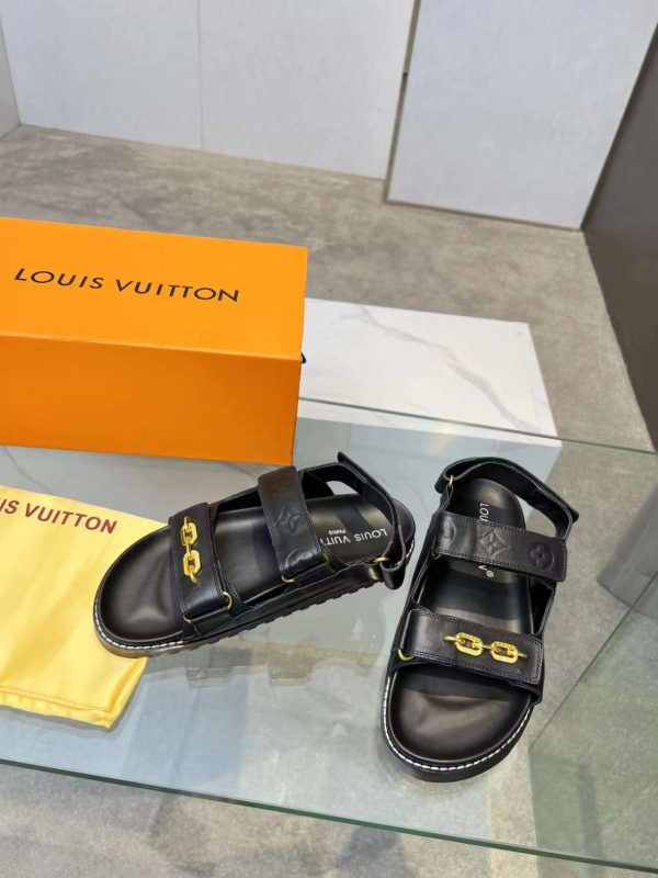 New Fashion LV Women Shoes 165 PA