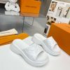 New Fashion LV Women Shoes 159 PA