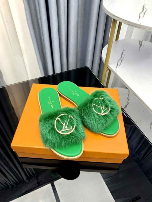 New Fashion LV Women Shoes 357 PA