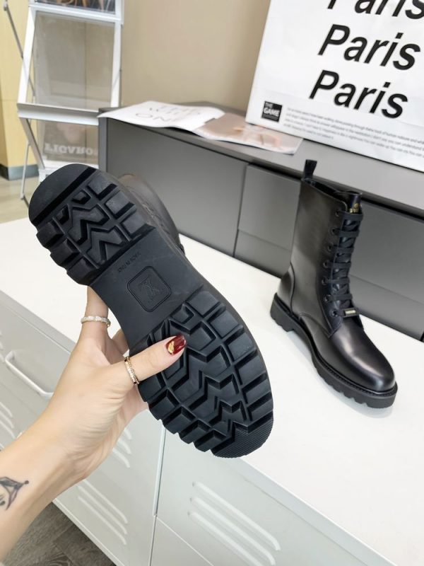 New Fashion LV Women Shoes 319 PA