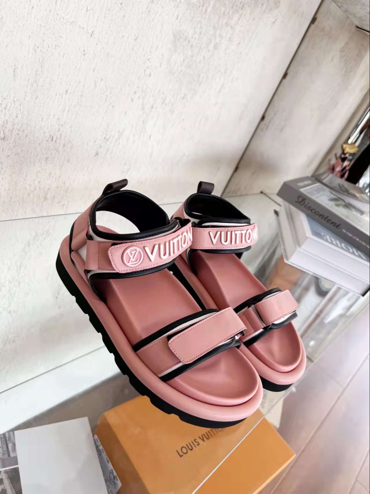 New Fashion LV Women Shoes L047