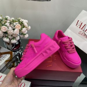 New Fashion LV Women Shoes 234 PA