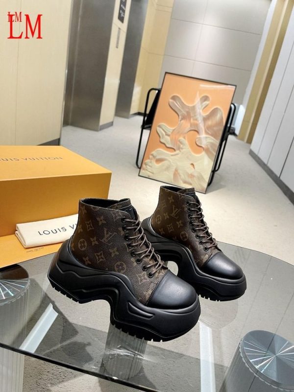 New Fashion LV Women Shoes 368 PA