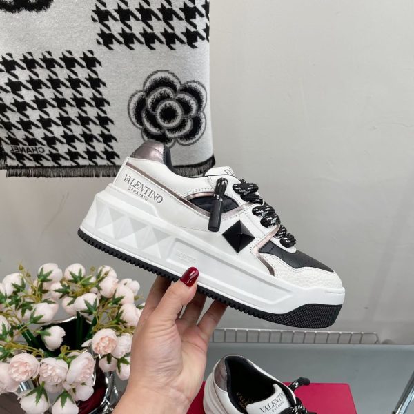 New Fashion LV Women Shoes 231 PA New Fashion LV Women Shoes 231 PA