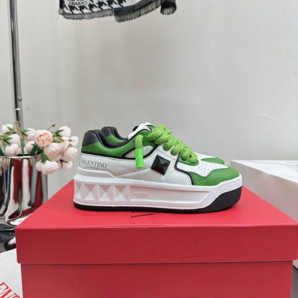 New Fashion LV Women Shoes 229 PA