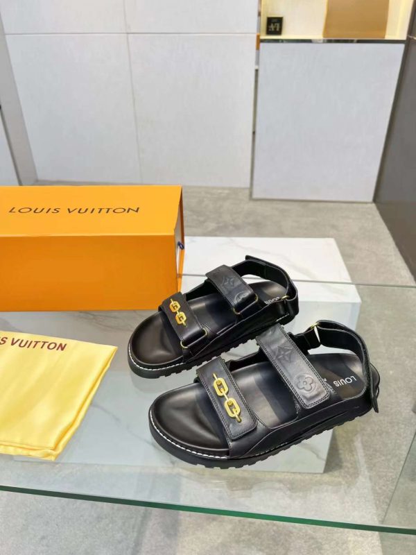 New Fashion LV Women Shoes 165 PA
