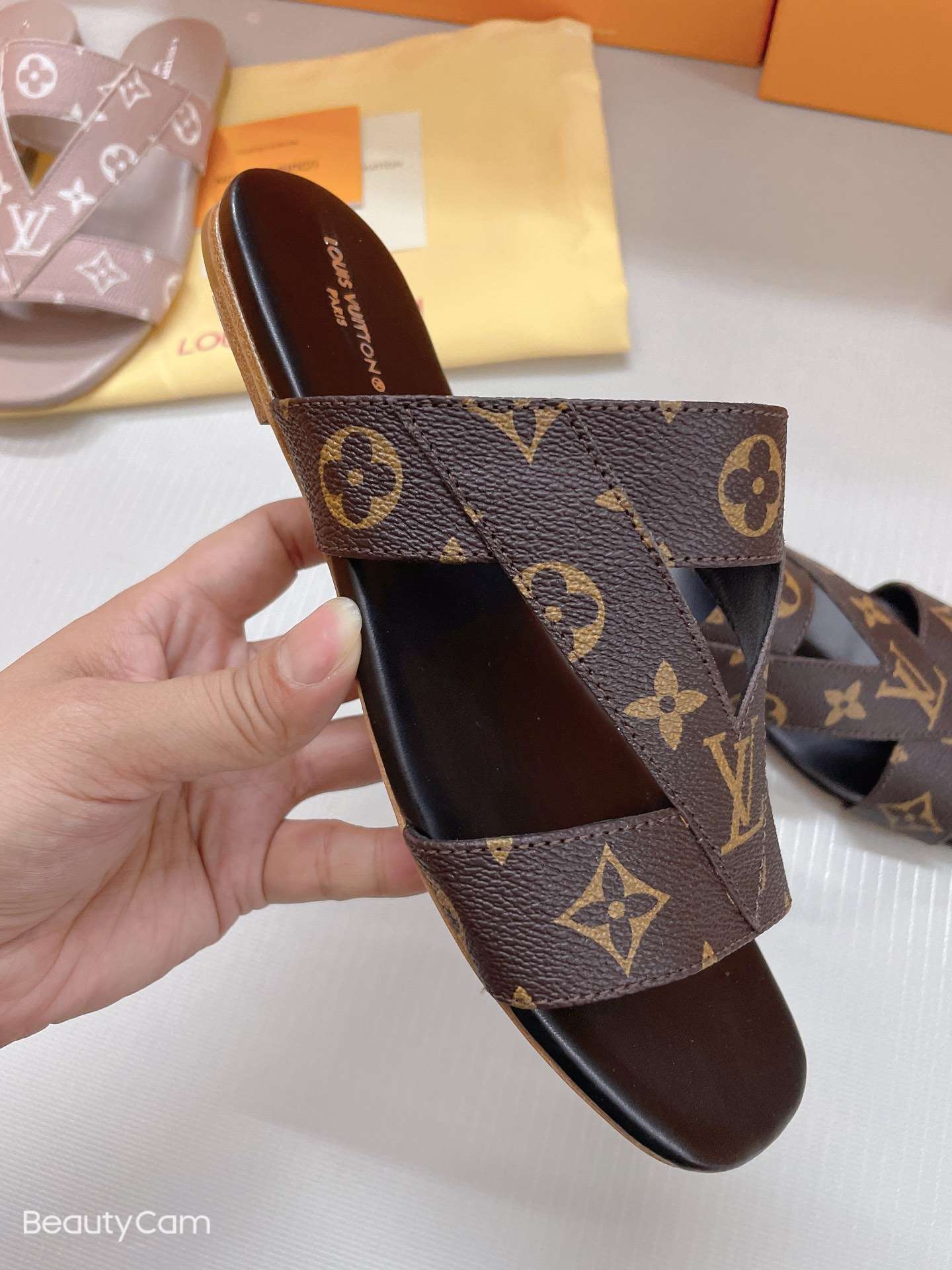 New Fashion LV Women Shoes L049
