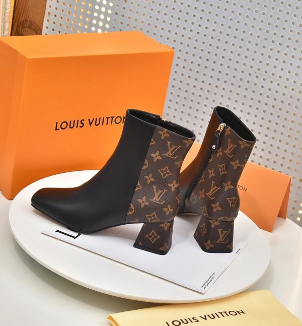 New Fashion LV Women Shoes 284 PA
