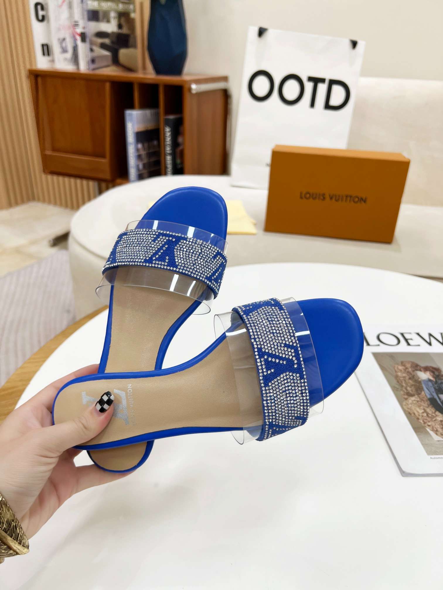 New Fashion LV Women Shoes L064