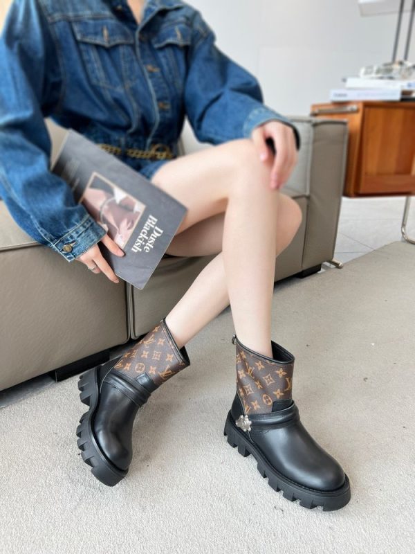 New Fashion LV Women Shoes 349 PA