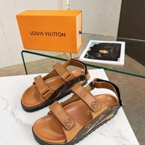 New Fashion LV Women Shoes 167 PA