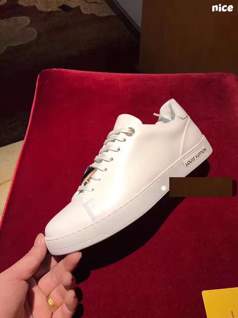 New Fashion LV Women Shoes L080
