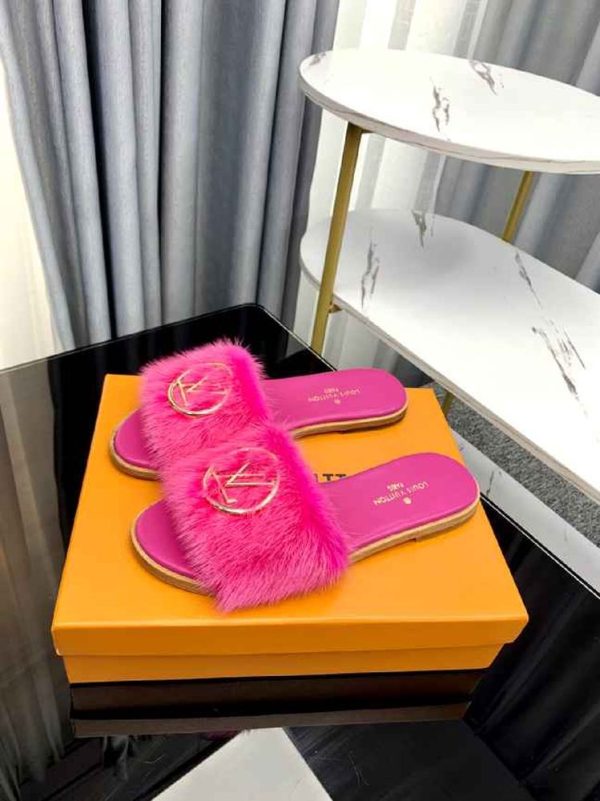 New Fashion LV Women Shoes 357 PA