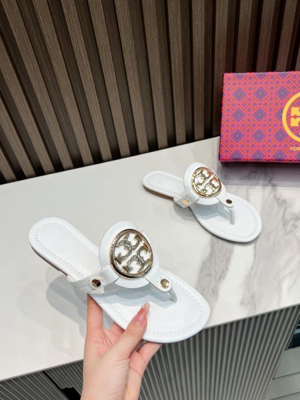 New Fashion LV Women Shoes 266 PA