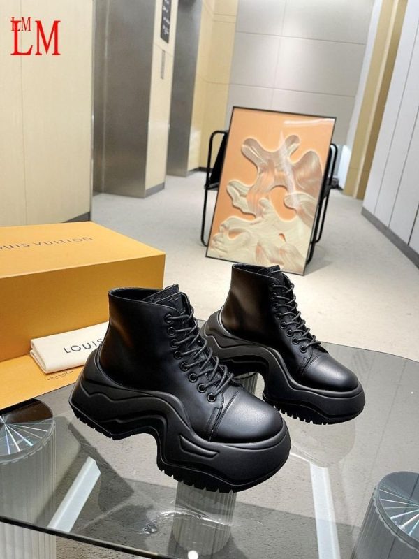 New Fashion LV Women Shoes 368 PA