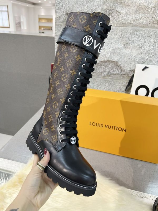 New Fashion LV Women Shoes 321 PA