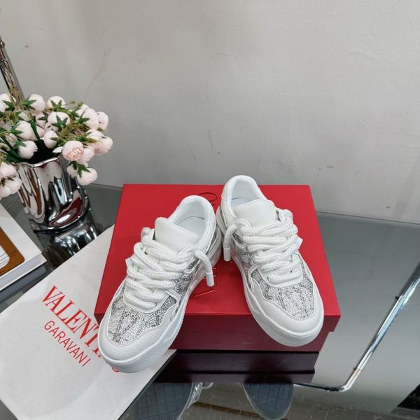 New Fashion LV Women Shoes 225 PA