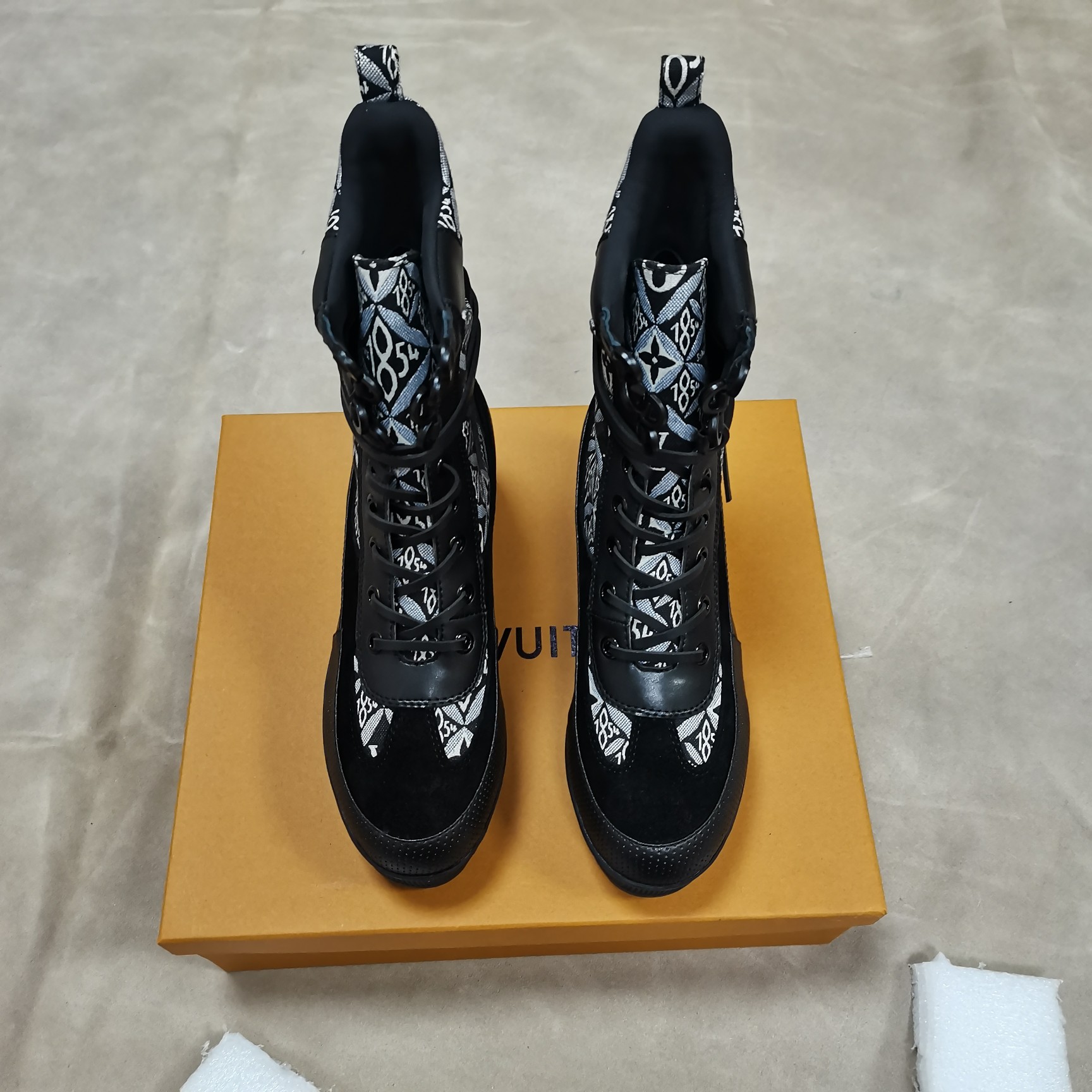 New Fashion LV Women Shoes L386 New Fashion LV Women Shoes L386