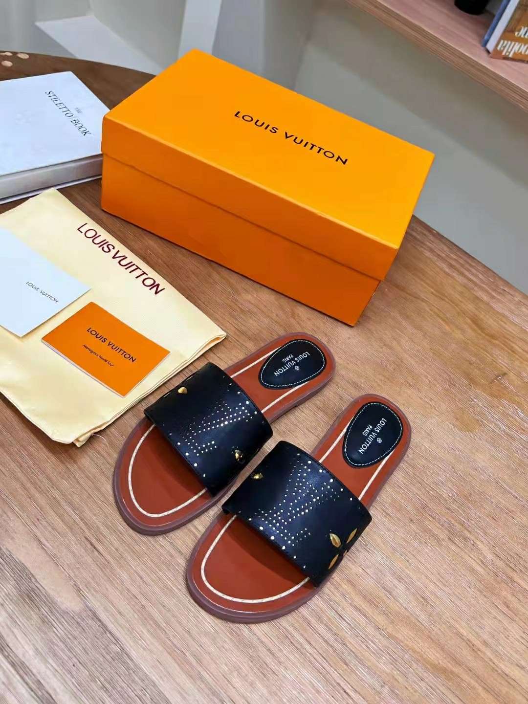 New Fashion LV Women Shoes L058