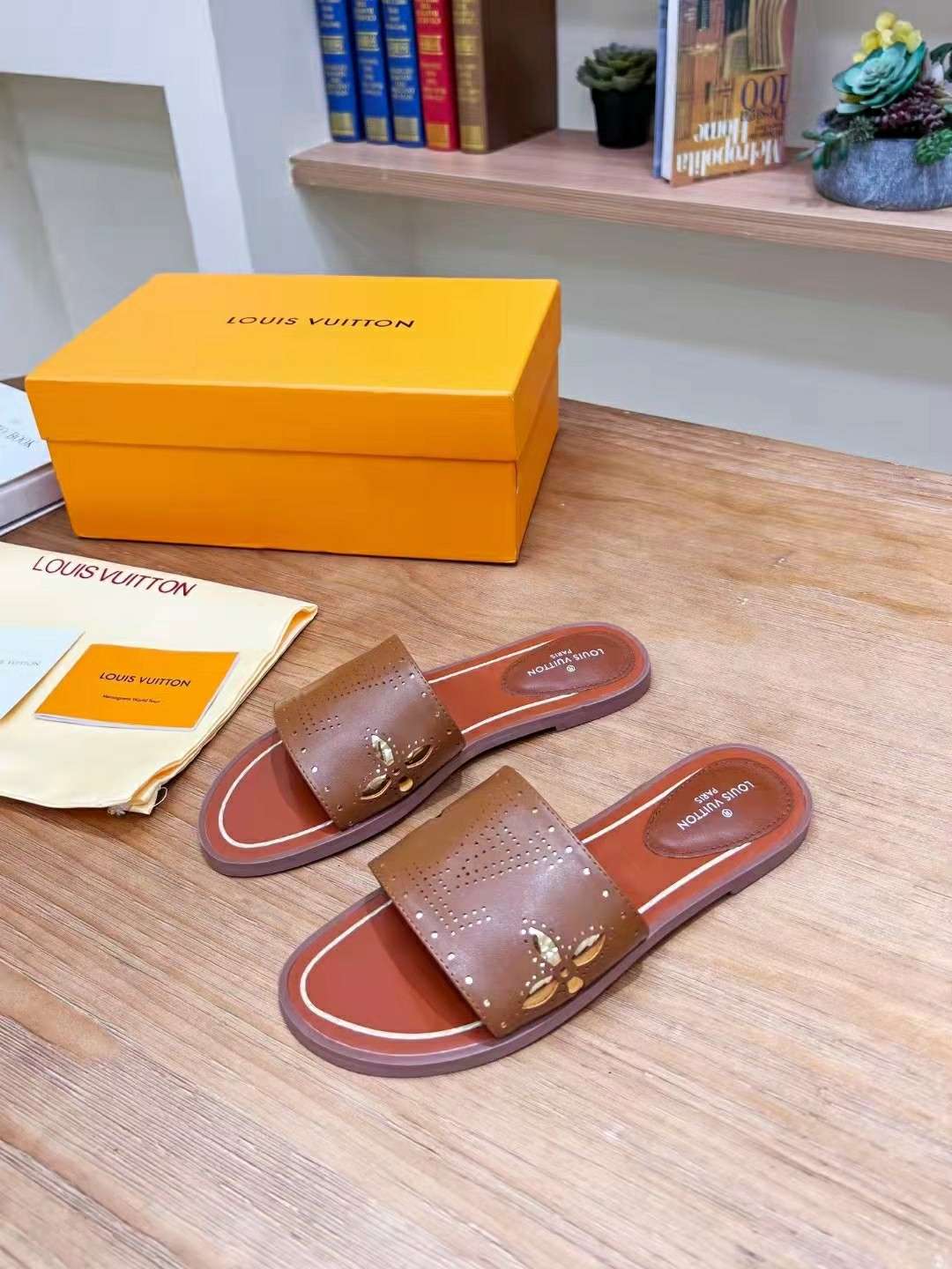 New Fashion LV Women Shoes L058