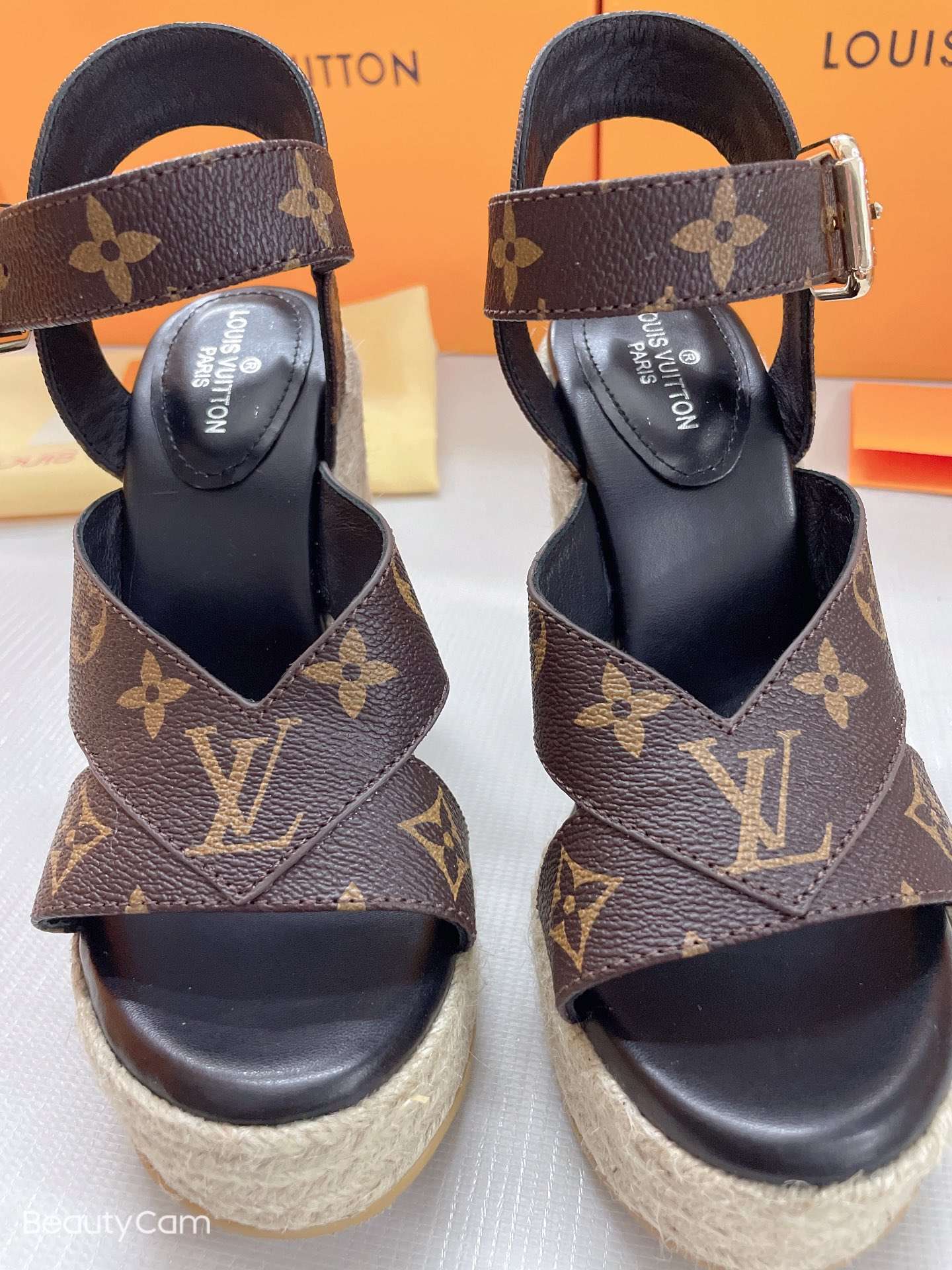 New Fashion LV Women Shoes L045