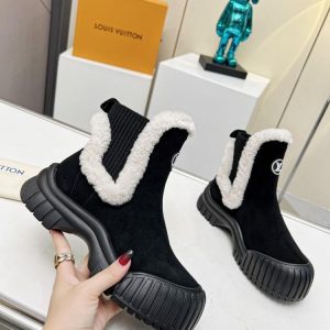 New Fashion LV Women Shoes 371 PA