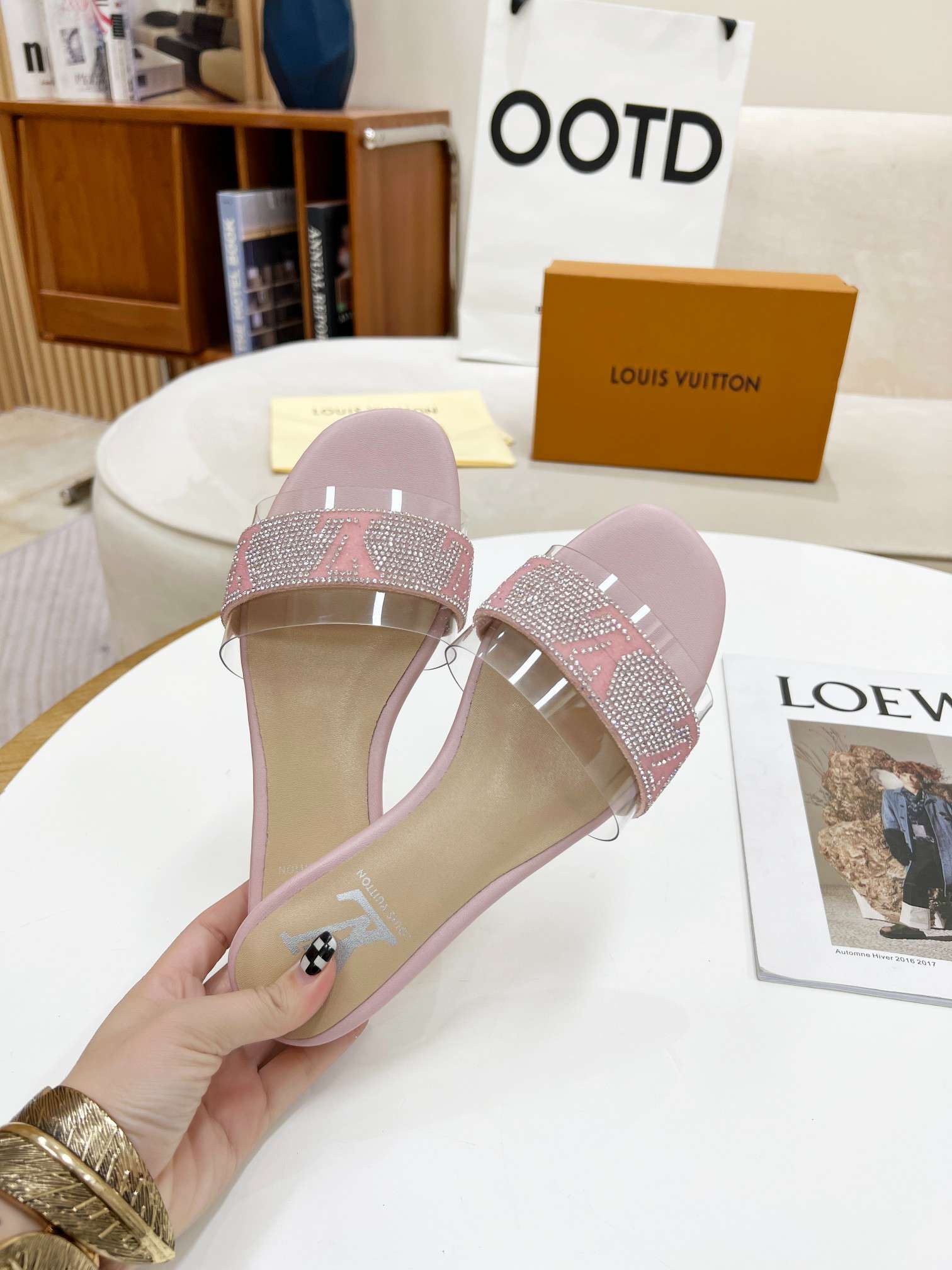 New Fashion LV Women Shoes L064